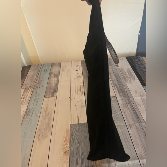 Jimmy Choo Parfums Black & Silver Metallic Large Vegan Leather Tote - Picture 4 of 7